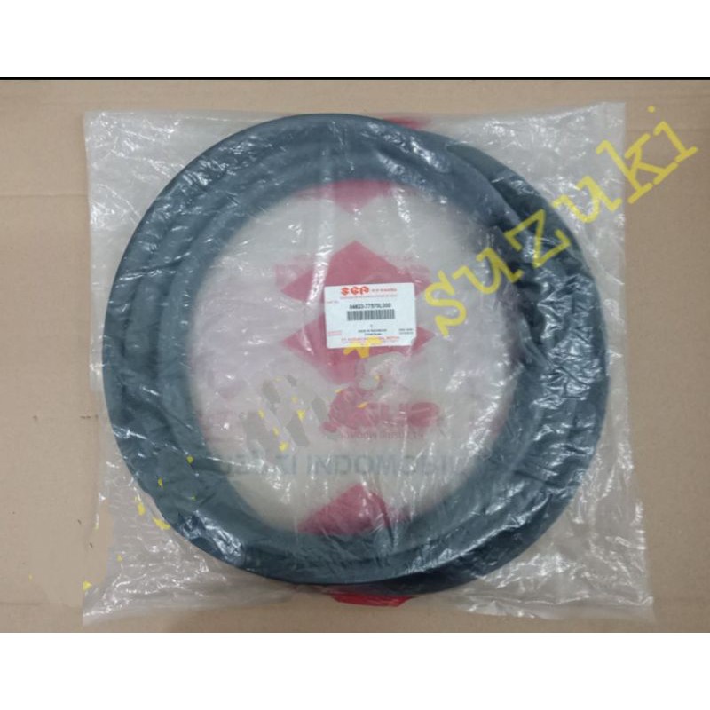 Karet kaca Belakang / Karet Kaca pintu Bagasi Futura Minibus Original