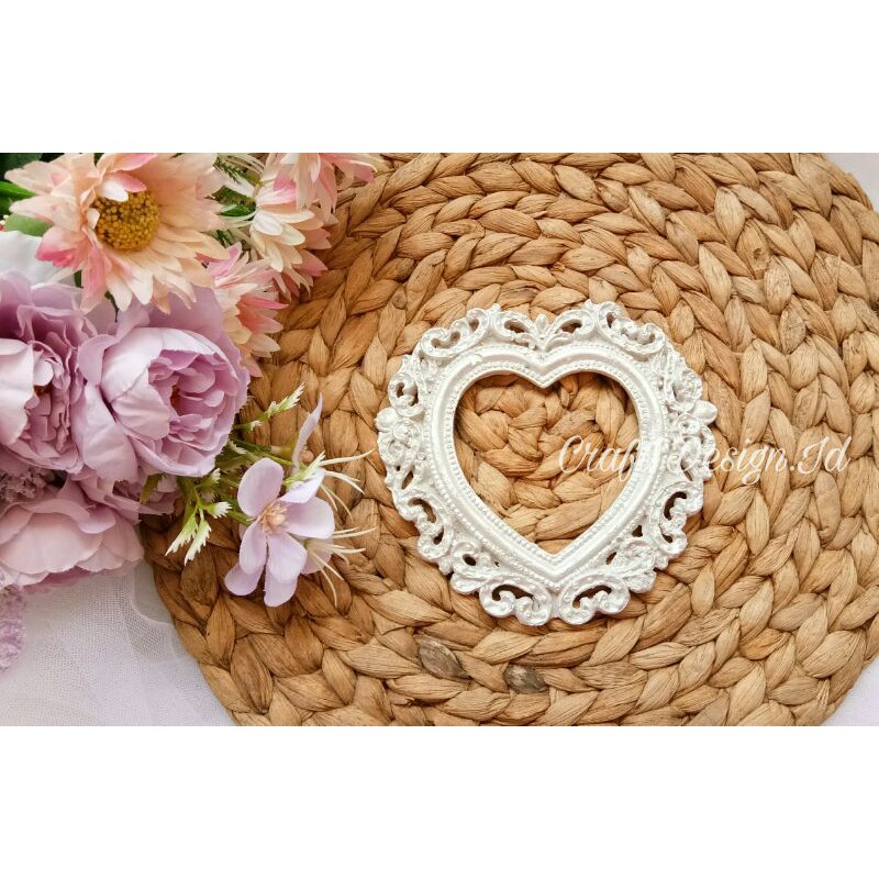 Pigura Resin Love Ukir