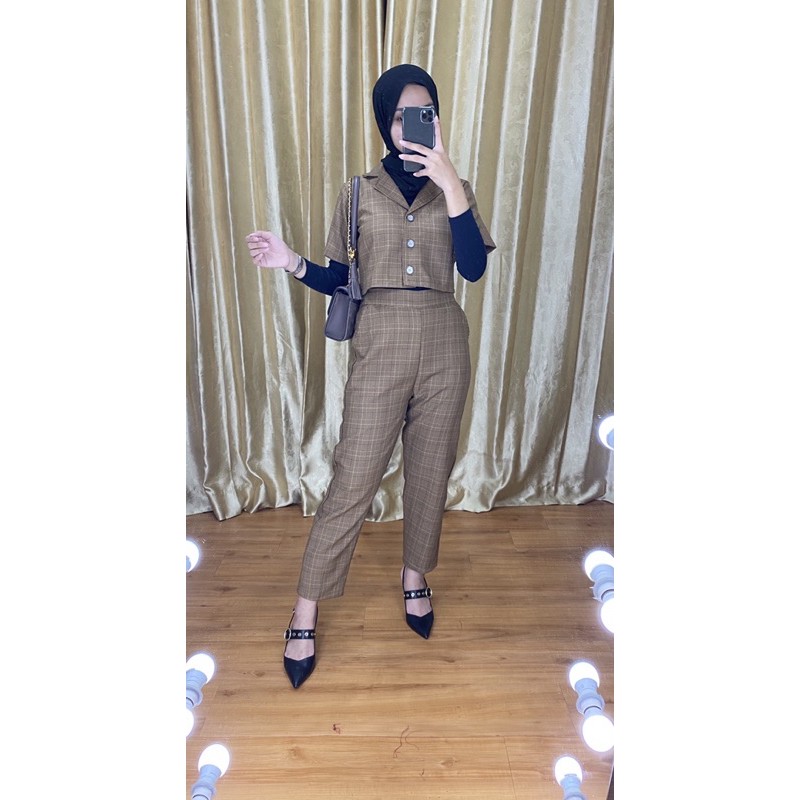 VANESA SET BAHAN ZARA PREMIUM DAPAT ATASAN MODEL CROP DAN CELANA FASHIONABLE