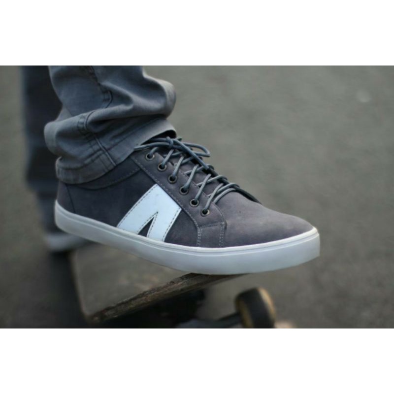 BLACK MASTER ARL LOW - Sepatu Sneakers Kasual Pria Ariel Noah Arl Low Suede Murah