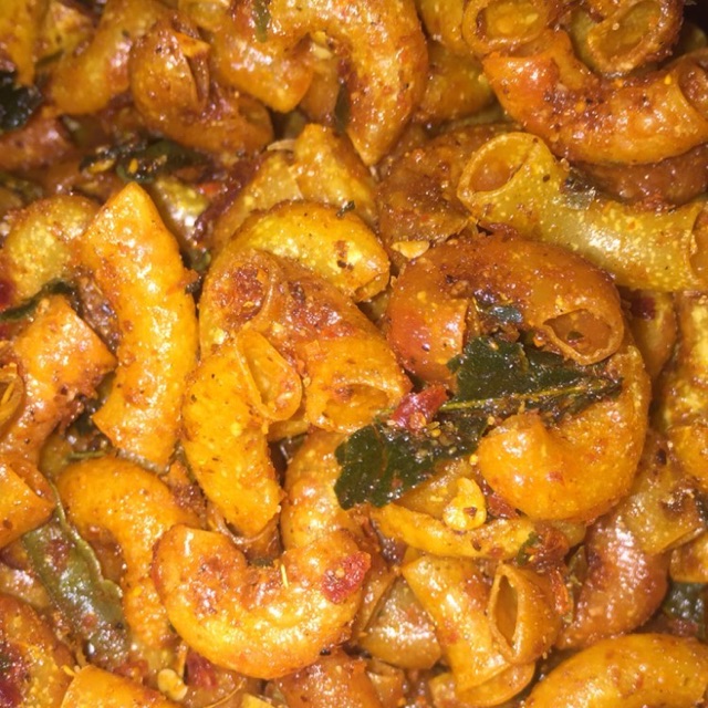 

Makaroni pedas daun jeruk