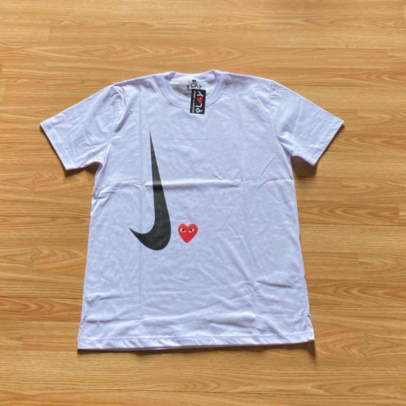 KAOS TSHIRT NIKE X PLAY CDG WHITE ATASAN UNISEX