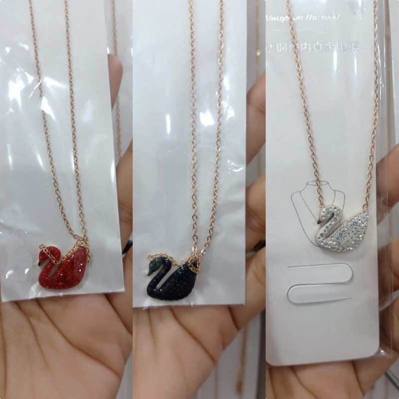 Kalung titanium bermotif angsa gold dan rose gold