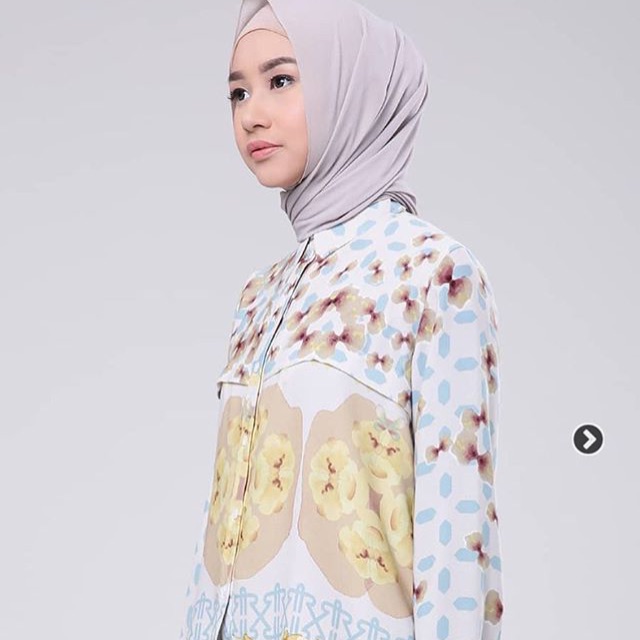 Abbey Top Ria Miranda