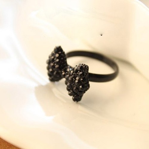 Cincin Cantik Vintage Model Pita Hitam untuk Wanita