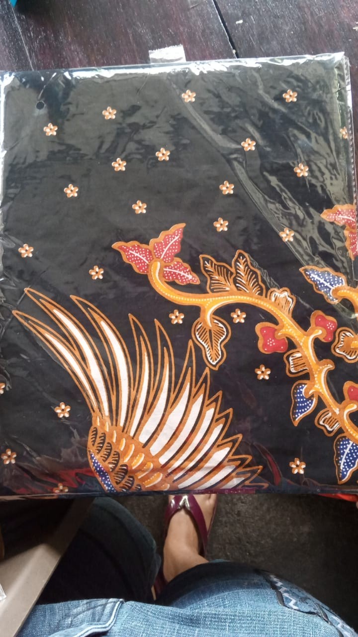 Kain Batik Solo Motif Elang Kembar Warna Hitam