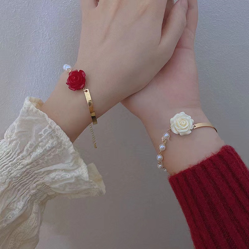 Perhiasan Gelang Wanita Motif Bunga Mawar Merah / Putih Aksen Mutiara Butterfly Gaya Korea Untuk Hadiah