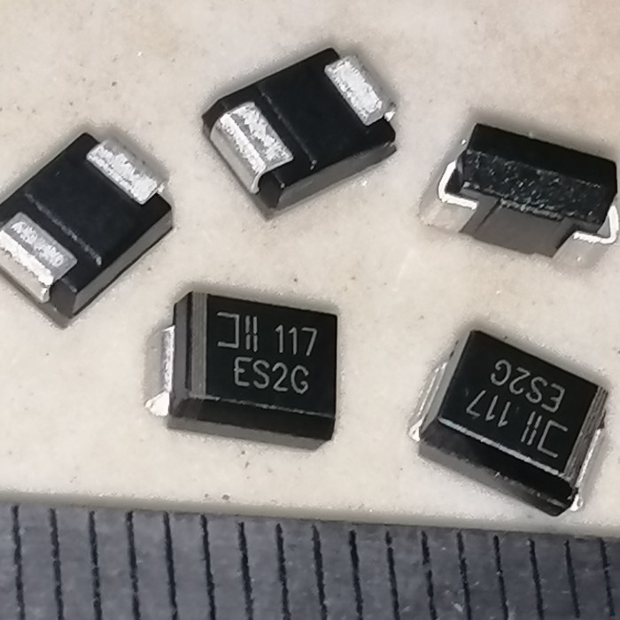 ES2G ES2G-E3/52T Fast Schottky Diode SMB DO-214AA 2A 400V Dioda SMD