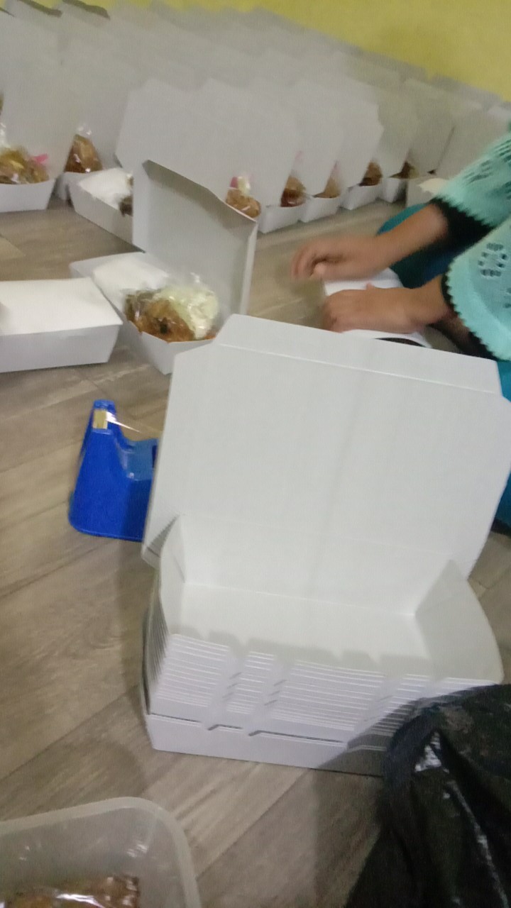 Lunch Box Ukuran M & L Cap Daun/dus Isi 100pcs