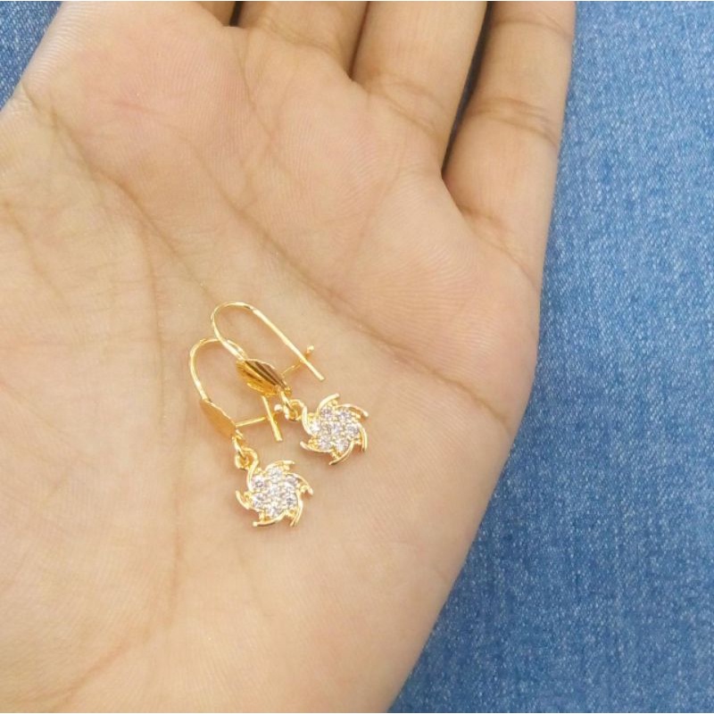 Anting jepit gantung halintar full permata harga sepasang titanium gold 18k