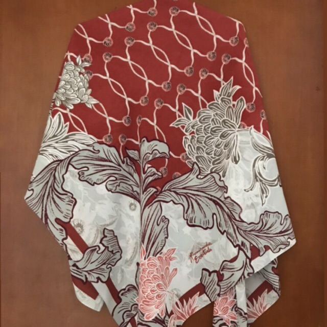 Essential Scarf by Ria Miranda Preloved