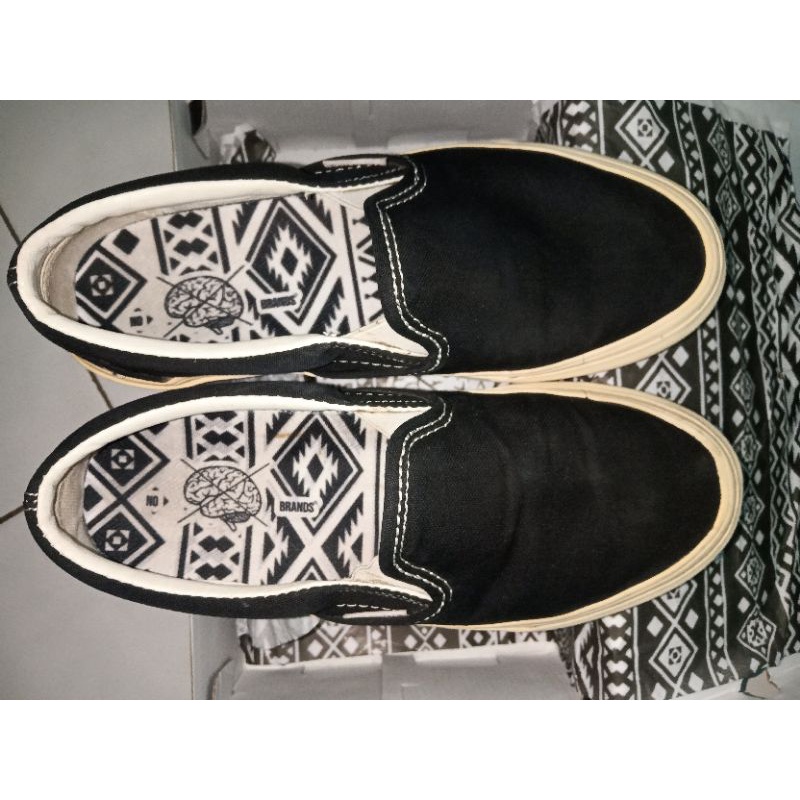 Nobrands - Sepatu Slip On size 41