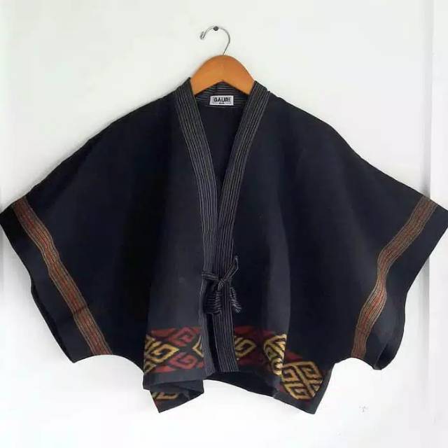 Kimono tenun motif toraja