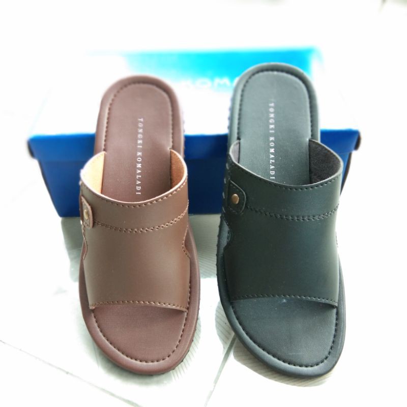 Yongki komaladi pria Sandal slop cowo terbaru