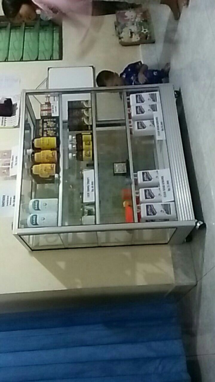 Etalase Kaca 1 Meter (khusus Bogor)