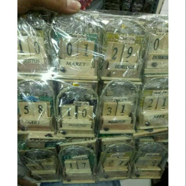 

Sovenir pernikahan kalender abadi