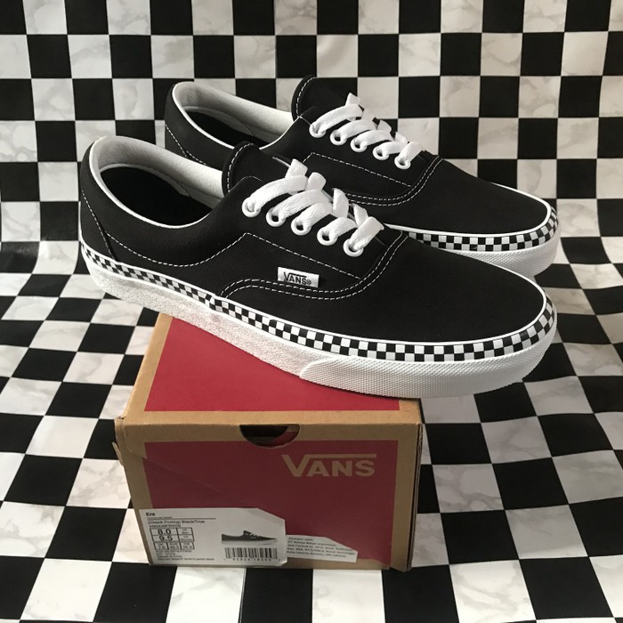 vans era checkerboard foxing black skate shoes