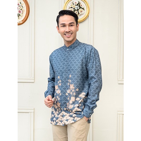 Keenan Shirt in Sea Salt - Wearing Klamby - S