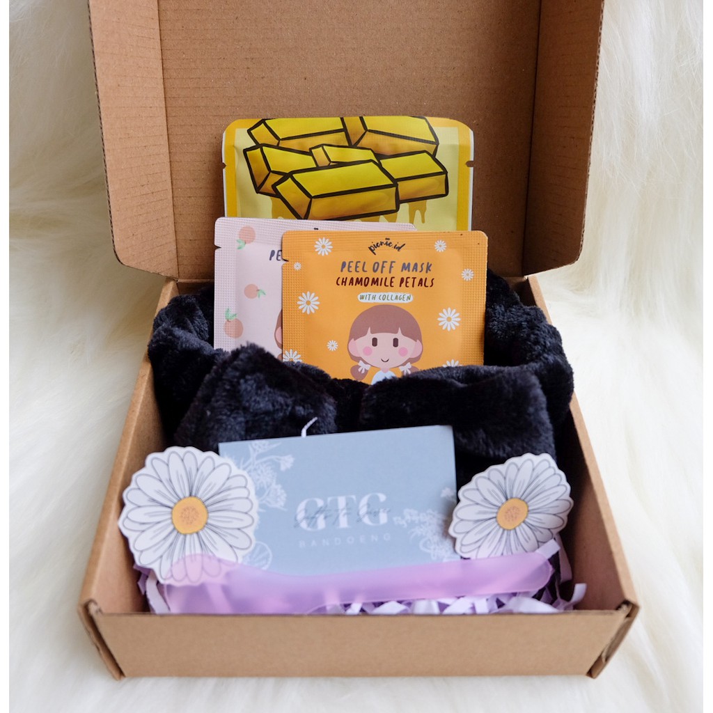 

Bingkisan Hampers Kado ulang tahun cewek Graduation Box Birthday Box Gift Box Masker Organik 06