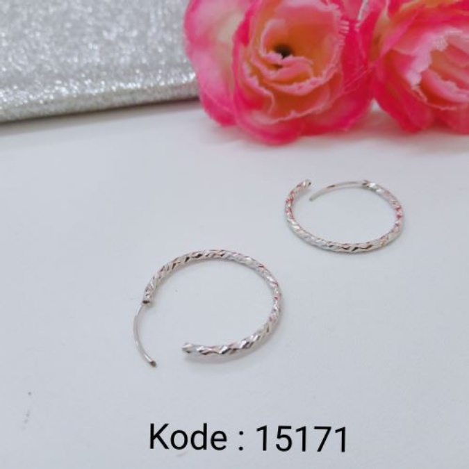 Anting Gipsy Titanium Ukir Anti Karat Mirip Emas Asli