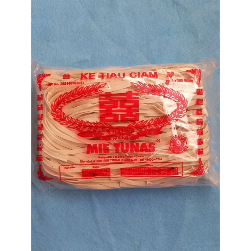 

Kwetiaw Kering/ Kwetiaw Ciam 300gr Cap Sanghie