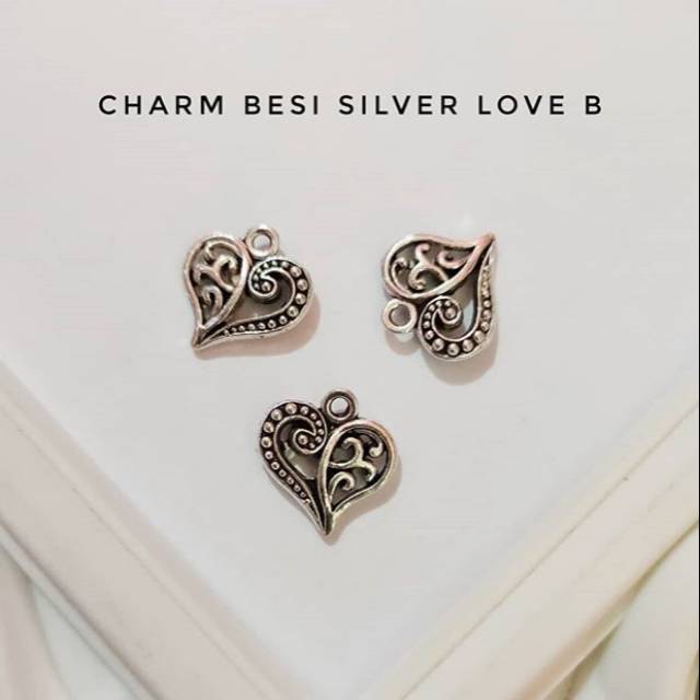 Charm besi silver love B