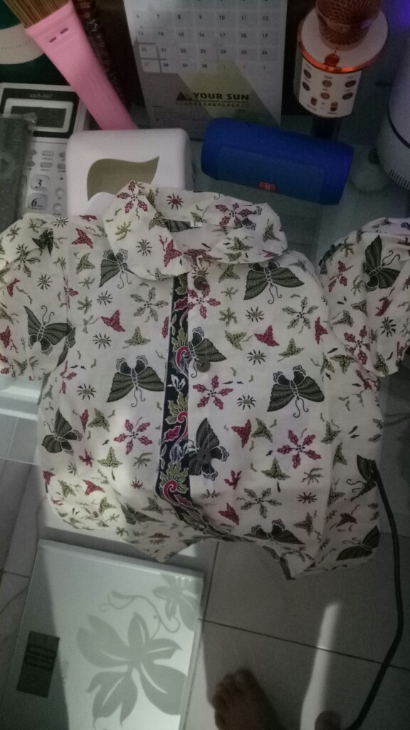 Top Blus Batik Midi Kupu Kupu Cantik Dasar Putih Tidak Luntur Kemeja Batik Anak Perempuan Berkerah