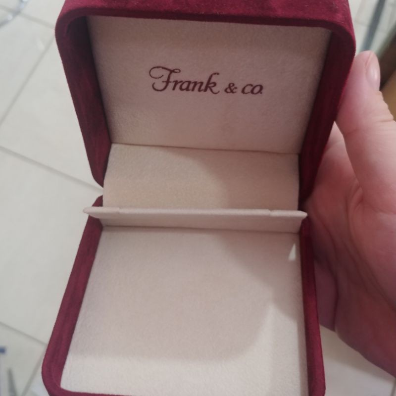kotak anting2 frank n co