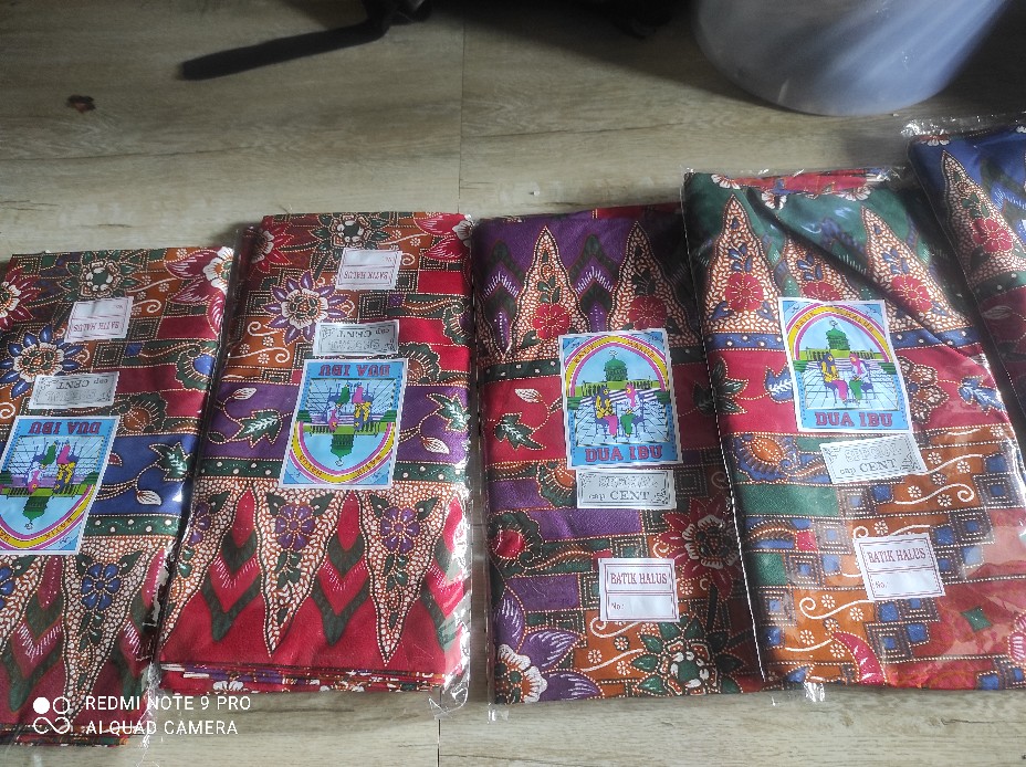 Sarung Batik Wanita Dua Ibu Cap Cent