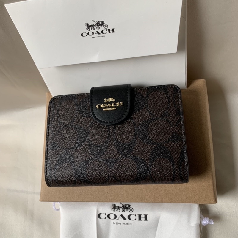 Coach Medium Corner Zip Wallet In Signature Canvas(C0082)