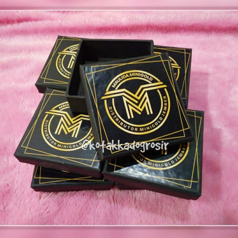 

Box Paking Emas Antam 10x10x3 cm full cover Black plus logo min 12pcs