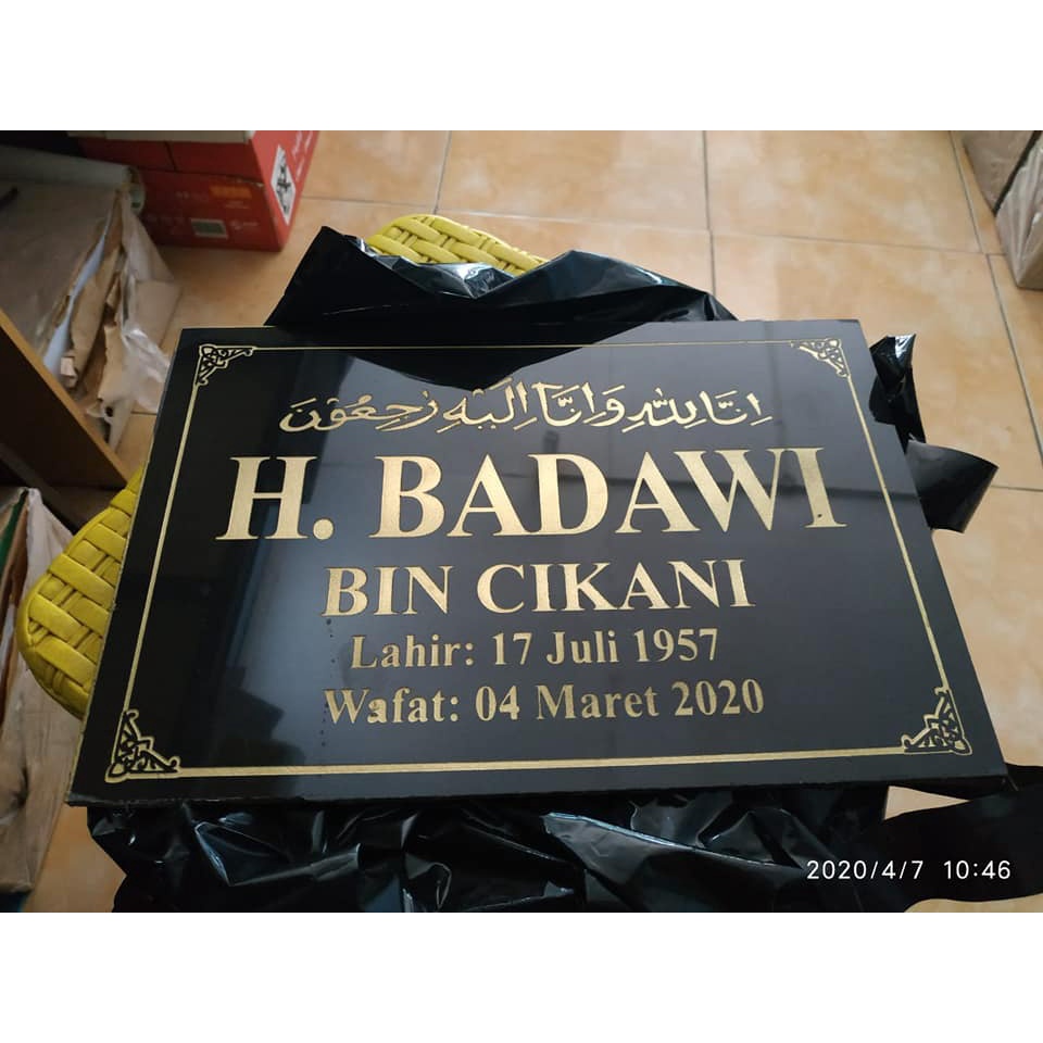 nama nisan /prasasti granit