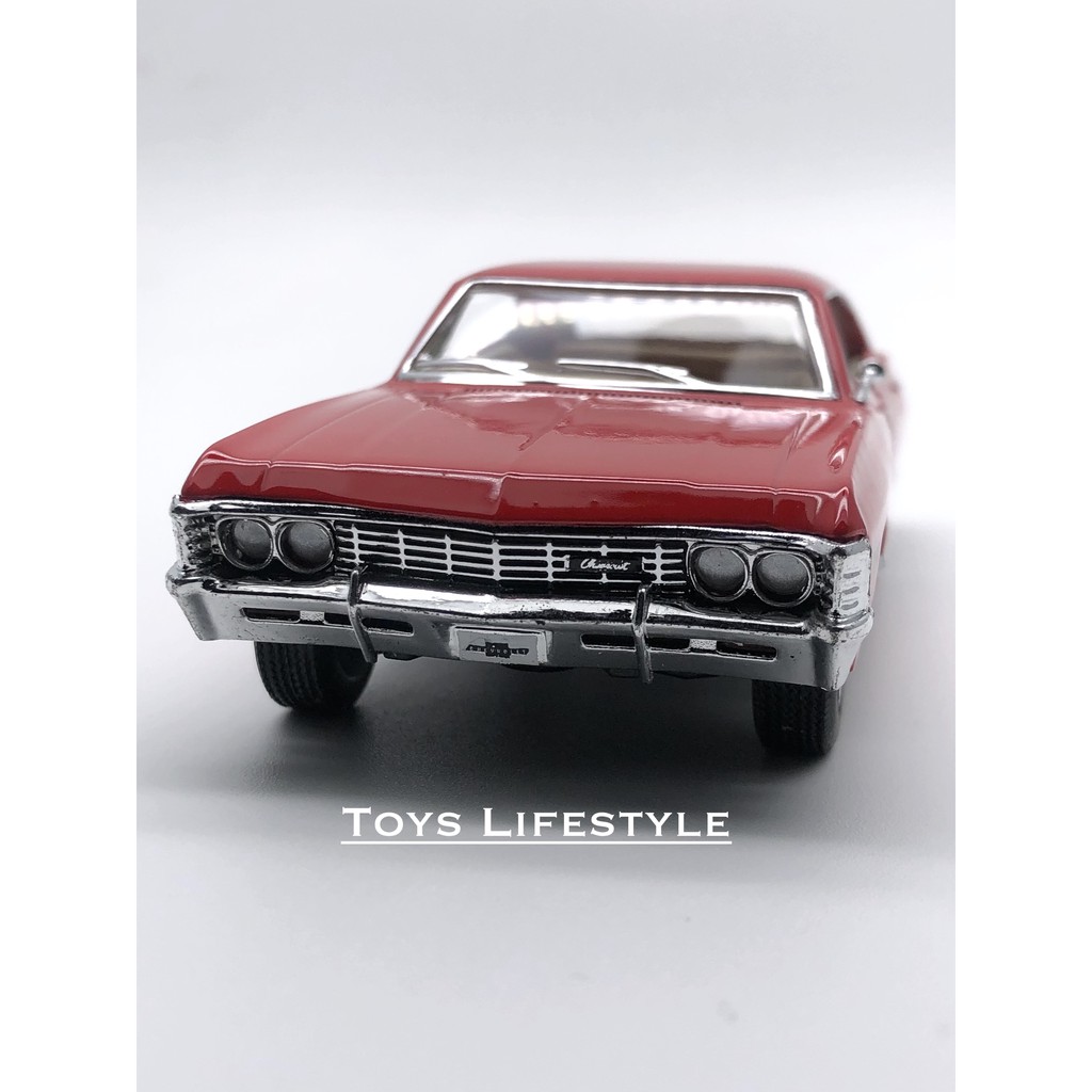 Kinsmart Diecast - 1967 Chevrolet Impala Skala 1:36 (Merah)