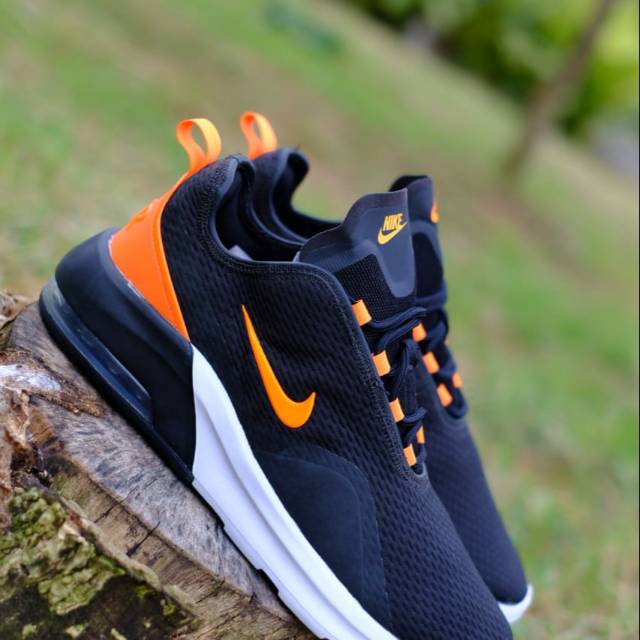 nike air max motion triple black