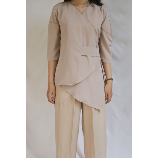 Aiko Top / Blouse Wanita Murah