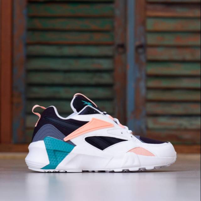 Original BNWB Reebok Aztrek