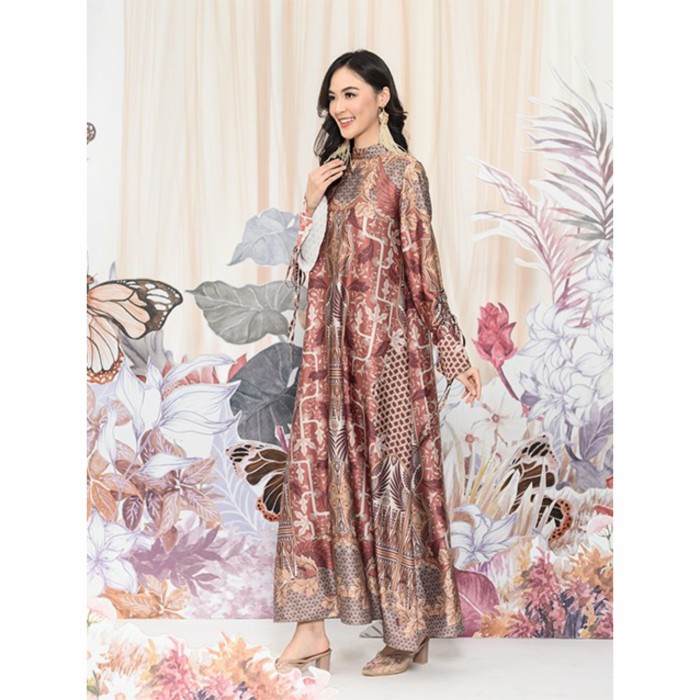 Russel Dress in Royal Nest - Wearing Klamby