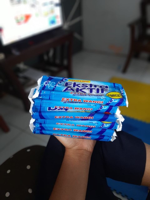 Wings Ekstra Aktif Detergent Batangan 200 Gr