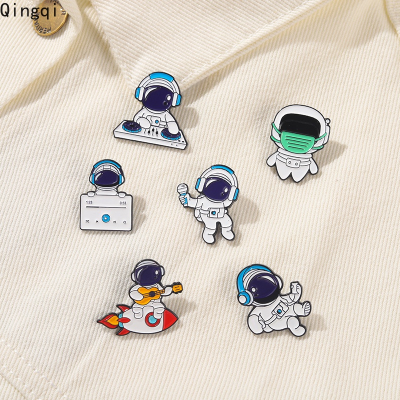 Bros Pin Enamel Bentuk Astronot / Gitar / Mikrofon / Astronot Kartun Untuk Hadiah