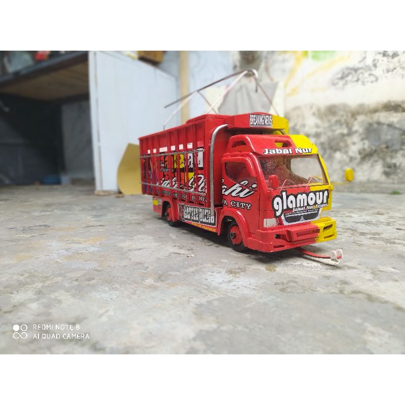 miniatur truk skala 10