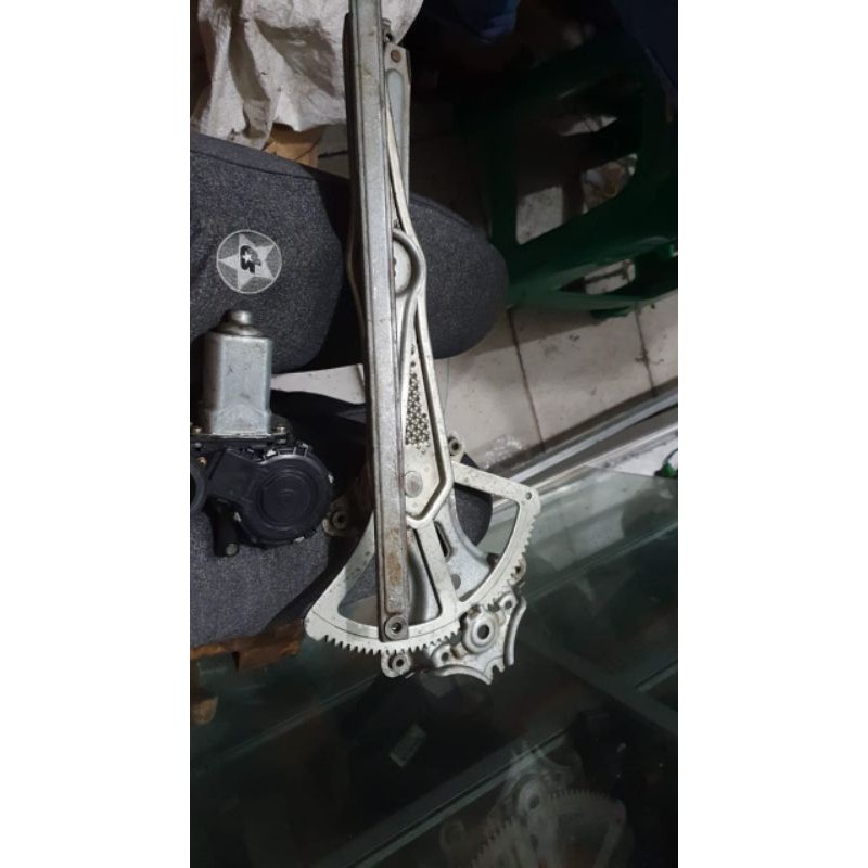 Regulator dan motor power window Vios gen 1
