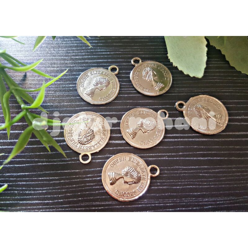 liontin medali queen elizabeth the second