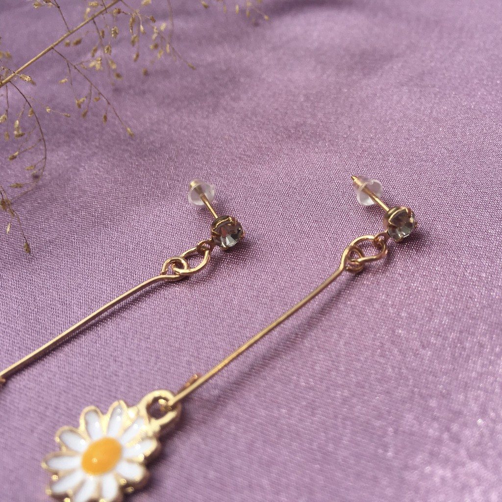 Long Daisy Earrings / Anting Panjang Wanita