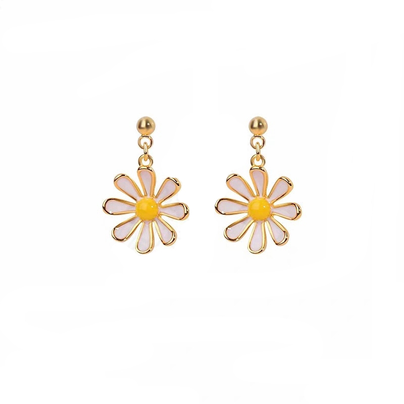 Anting Stud Desain Bunga Matahari Daisy Warna Kuning Putih Bahan Alloy Gaya Korea Untuk Wanita