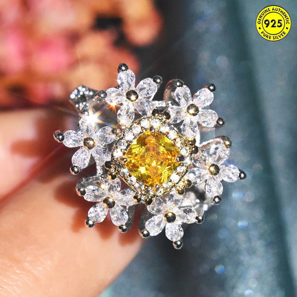 Cincin Desain Bunga Aksen Berlian Warna Kuning