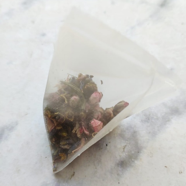 

Teh bunga peach blossom lavender pyramid infuser tea bag