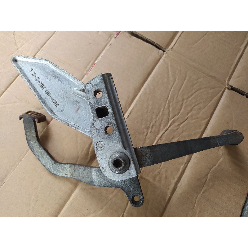 DUDUKAN FOOTSTEP KIRI PERSNELENG VIXION OLD ORIGINAL