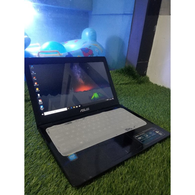 Laptop Asus slim seperti baru Ram 4 gb belajar daring oke