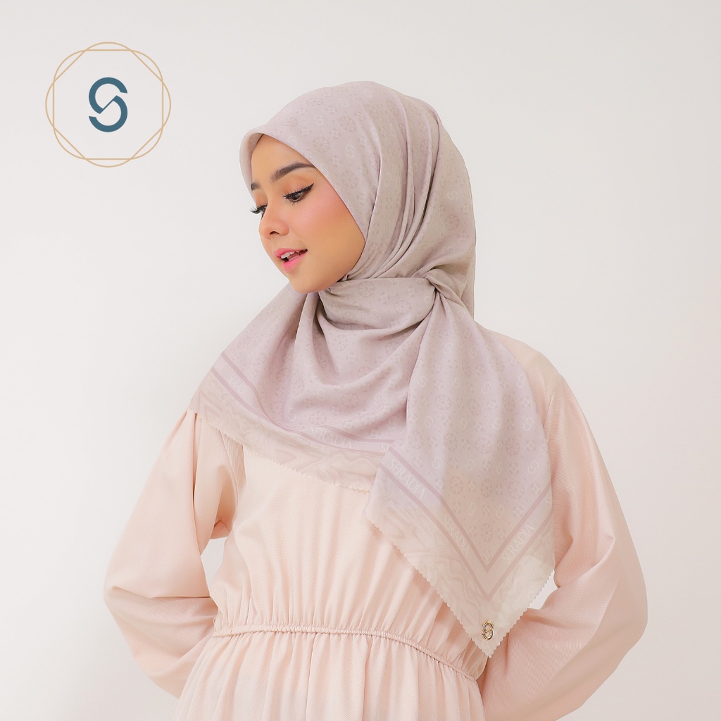 Seradia Hijab Segi Empat Monogram 2.0-2