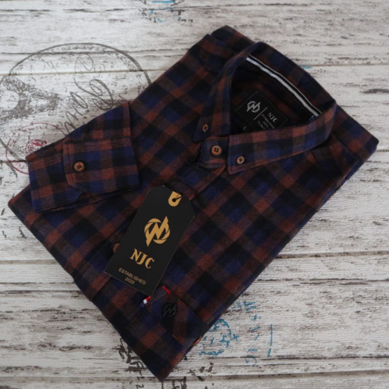 KEMEJA FLANEL KOTAK KOTAK LENGAN PANJANG OUTFIT KEMEJA PRIA KEKINIAN STYLE FLANEL MODERN OUTFIT MILI